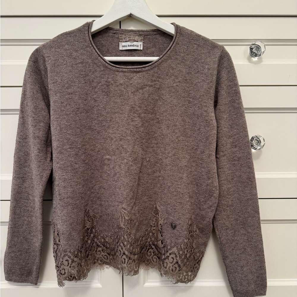 NINA KENDOSA BROWN KNIT WITH FUN LACE BOTTOM & LITTLE HEART DETAIL, SIZE SMALL